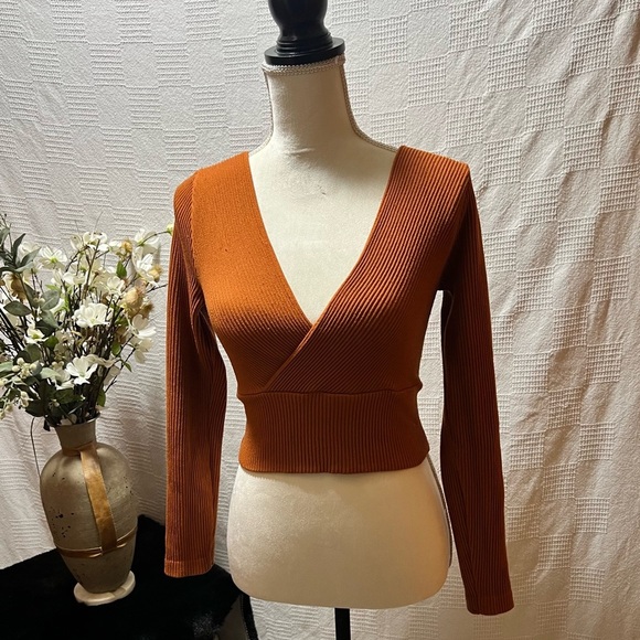 Forever 21 cropped top long sleeve - Picture 1 of 3